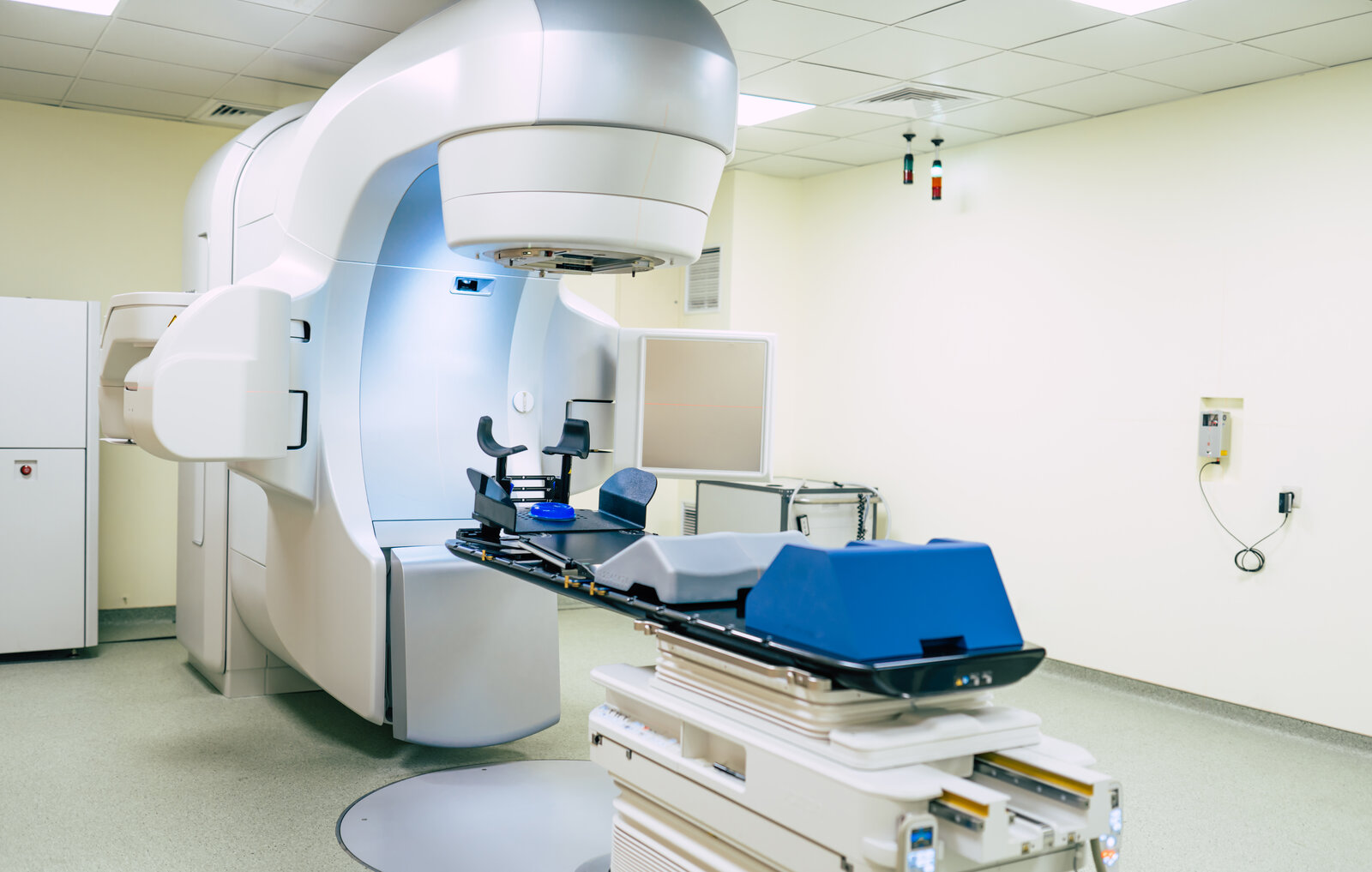 Medical linear accelerator for radiation therapy in a hospital treatment room